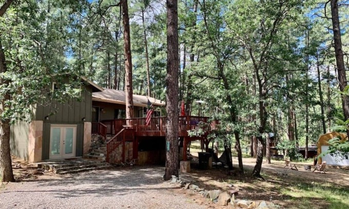 Groom Creek Cabina | Lazy Bear Cabin- BBQ* FirePit* Goldwater Lake*