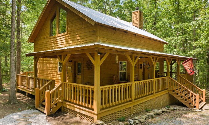 Mentone Cabina | Lazy Bear-hot tub, fire pit, foosball, ping pong, air hockey