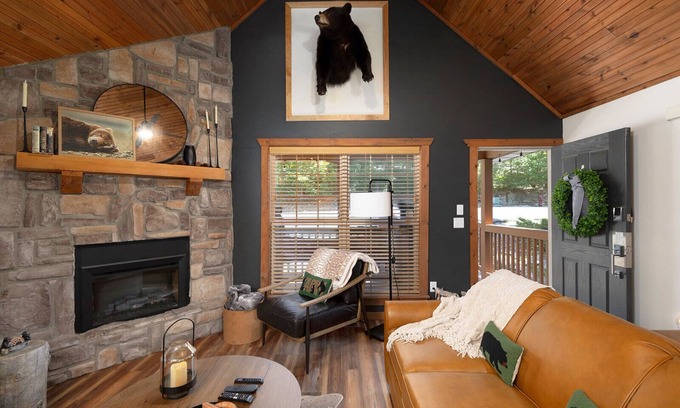 Branson West Cabina | Lazy Bear Lodge II -NEWLY updated and Pet Friendly