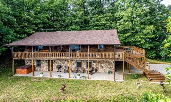 Franklin Casa | Lazy Bear Lookout