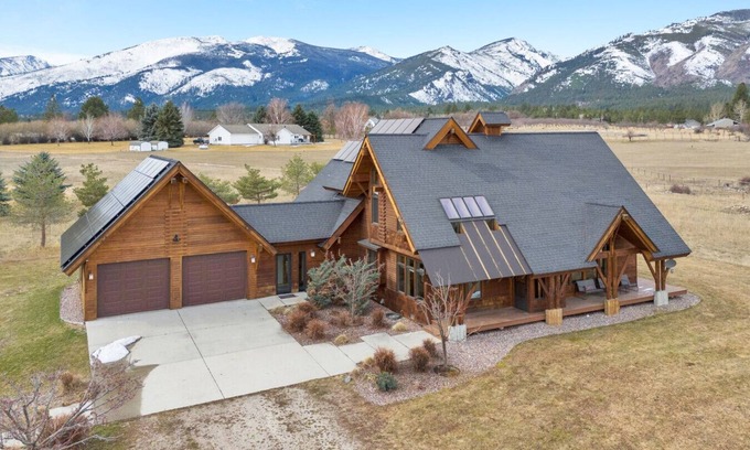 Hamilton Cabina | Lazy Beez Spacious Cabin