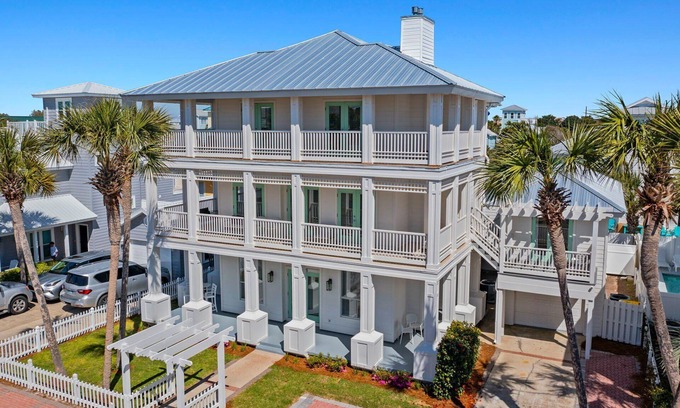 Crystal Shores Casa | Lazy Bones - Vacation Home Near the Beach with Private Pool & Golf Cart