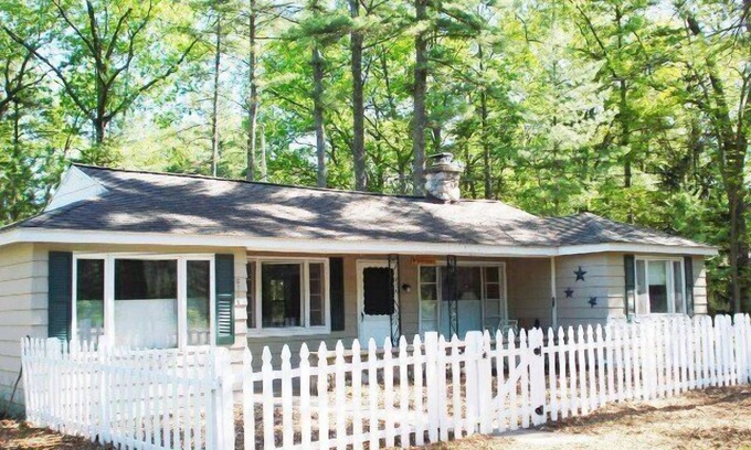 Rapid City Casa | Lazy Dayz Cottage por Torch Lake - Para Niños