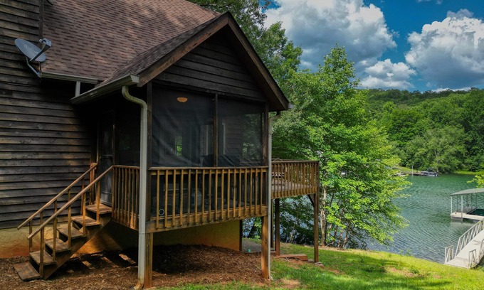 Hayesville Cabina | ¡Lazy Dayz describe el ambiente aquí!