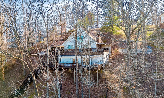 Soddy-Daisy Casa | Lazy Daze Lake House - A Beautiful Remodeled A-Frame Style Lake House!