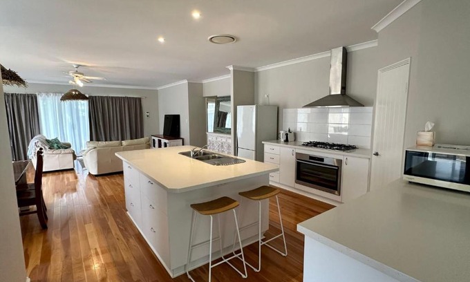 Broadwater Casa | Lazy Daze on Davies