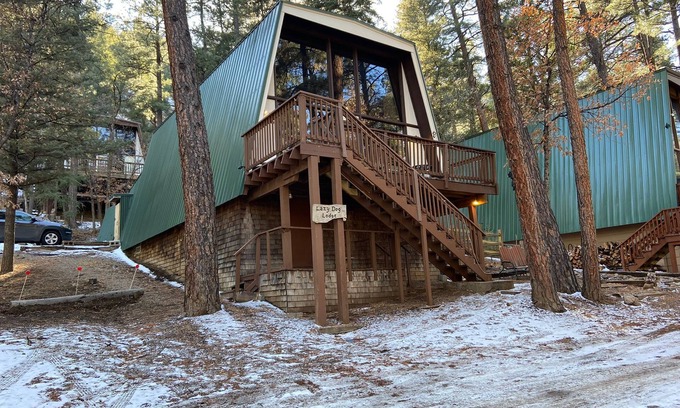 Ruidoso Cabina | Lazy Dog Lodge - hot tub, dog friendly, wifi