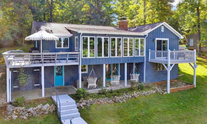 Huddleston Casa | Lazy Dog Retreat