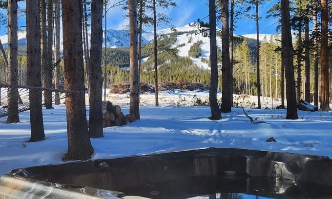 Warrior's Mark West Casa | Lazy Fox Lodge in National Forest