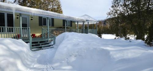 Amherst Casa | Lazy lake cabin