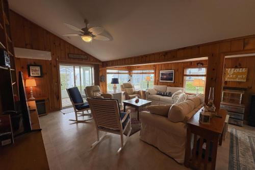Malletts Bay Casa | Lazy Lake Days