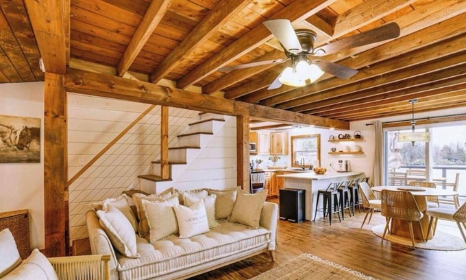 Deposit Casa | Lazy Lake House. A Superior 3-bedroom Catskills Waterfront Retreat.