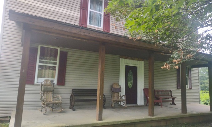 McArthur Cabina | Lazy Lane Cabins - Home Place