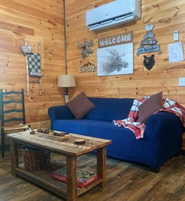 Campton Casa | Lazy Oak Lay-Up, WiFi, Hot Tub