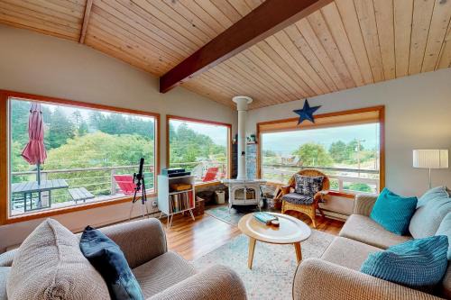 Neahkahnie Beach Casa | Lazy Pine
