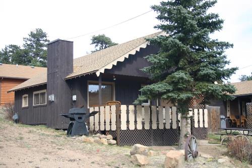 Estes Park Casa | Lazy R Cottages- 8 cabin