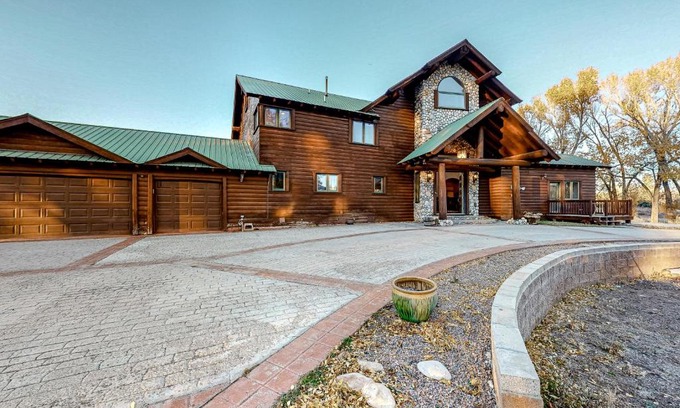 South Fork Casa | Lazy River Ranch House & Guest House