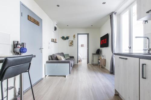 Riou - Petit Juas - Av de Grasse Apartamento | LB Vacation Rentals I Cute Affordable 1-Br Minutes From Cannes Center