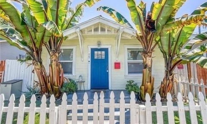 Eastside Casa | LBC Paradise bungalow w/AC -5 min from beach Dog friendly! 🐶