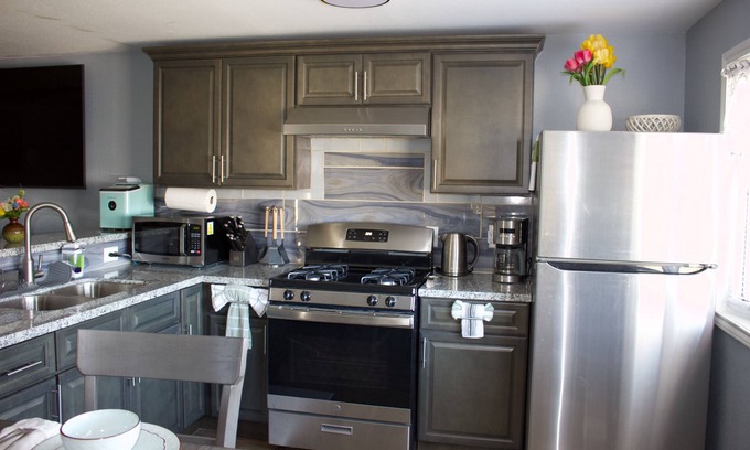 Pasadena Casa | LBD Heaven’s Inn is a private & comfortable place 10 miles from Downtown Houston