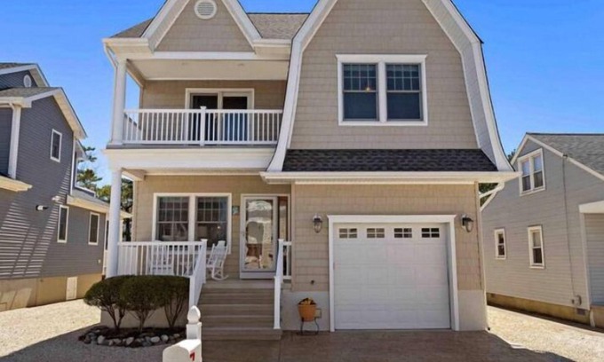 North Beach Haven Casa | LBI Beach House-Spray Beach, 4BR, 3.5 Bath, minutes walk to beach w/pool