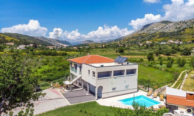 Tugare Villa | LCT VILLA HONEY