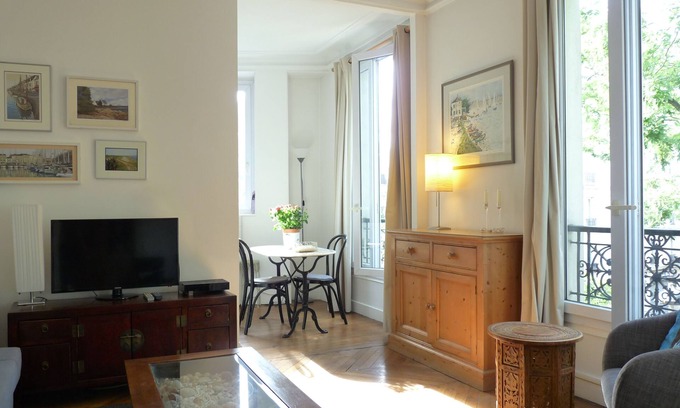 Parc-de-Montsouris Apartamento | Le Alesia : Classic French Apartment in Historic Montparnasse Area