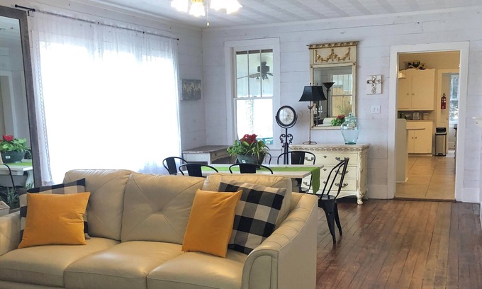 Lafayette Otro | Le Barn Rouge Bed & Breakfast Una casa de campo en Acadiana