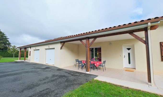 Savignac-les-Eglises Casa | Le Barradis – Casa de una sola planta con aire acondicionado y piscina compartida en Savignac-les-Églises