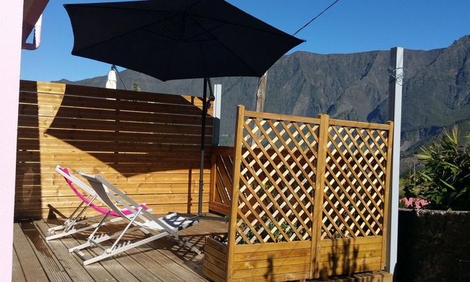 Cilaos Apartamento | LE BAS DE CILAOS STUDIO 1- WITH MOUNTAIN VIEW!