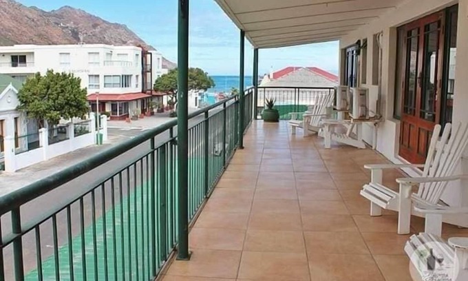 Gordons Bay Central Casa | Le Bay Lodge