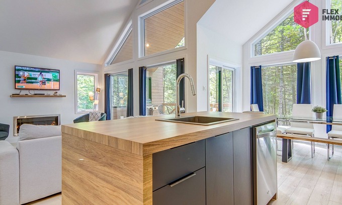 Pont-Rouge Chalet De Esquí | ⭐ Le Bleu Bourgeois de Portneuf 🌲 Private hot tub Sauna Pool Billiards Trails ⭐