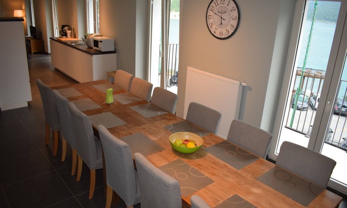 Mont-de-Lans Apartamento | Le Bouquetin 1: amplio apartamento con una vista fantástica del embalse