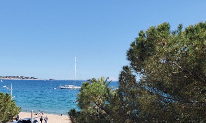 Frejus Port Apartamento | LE CAPITOLE Studio 27m2 con aire acondicionado, vista al mar, balcón y estacionamiento privado seguro 30M a pie de la playa y Port Fréjus