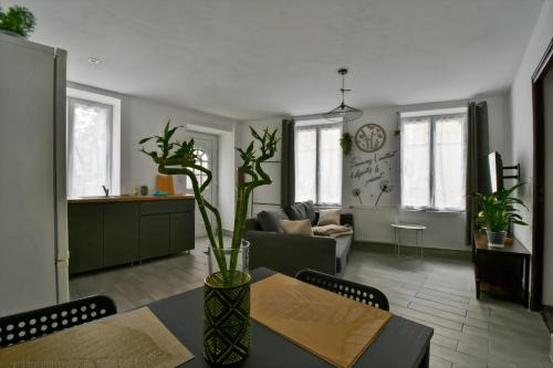 Chateaumeillant Apartamento | Le CASTEL 22