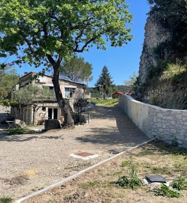 Montmirat Casa | Le Castellas - Gîte en pleine Nature