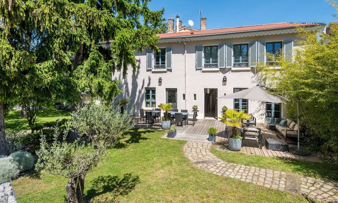 Serin Villa | Cedro del Líbano Casa urbana elegante y refinada en la ciudad con piscina