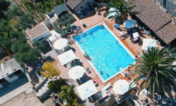 San Giovanni Rotondo Otro | Le Cese, an old 18th century farmhouse surrounded by greenery ideal for relaxing