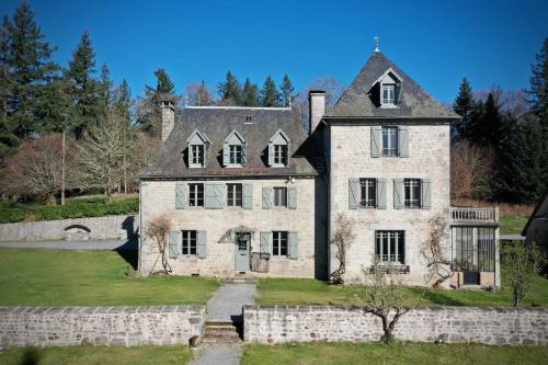 Saint-Angel Cama Y Desayuno | Le Château de Saint-Angel, Le Manoir du Rigouneix, 5 minutes A89, nature, calme, sauna