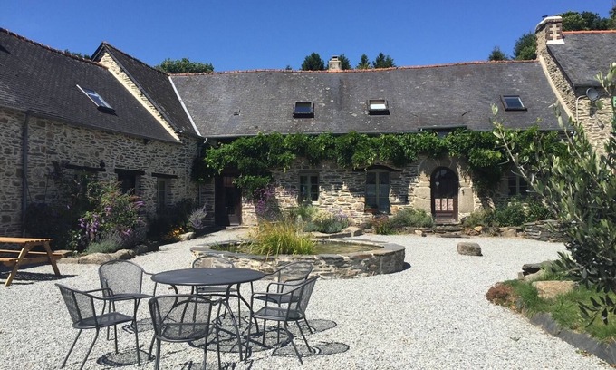 Saint-Mayeux Cabaña | Le Chêne - Spacious house - Sleeps 5 -Shared pool.