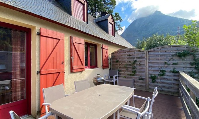 Cauterets Apartamento | Le Chalet 102. 3 chambres. Terrasse. Parking. wifi