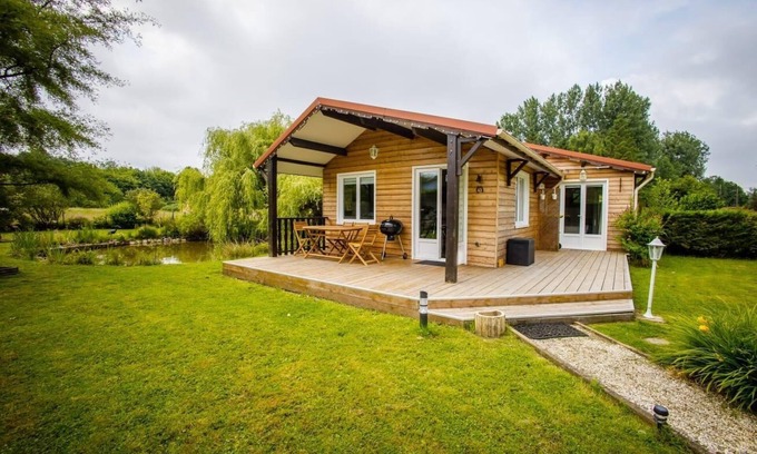 Cavron-Saint-Martin Chalet De Esquí | Le Chalet Cavronnais in a bucolic setting close to the sea Pets welcome