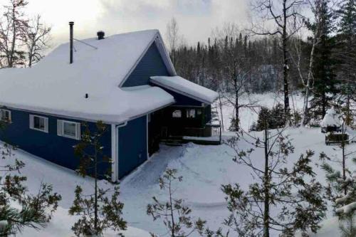 Saint-David-de-Falardeau Chalet De Esquí | Le Chalet Bleu, aux pieds des Monts-Valin