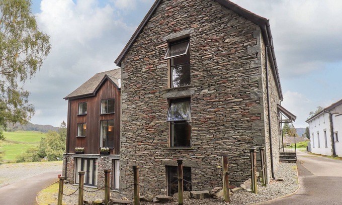 Elterwater Casa | LE CHALET, family friendly, with open fire in Elterwater