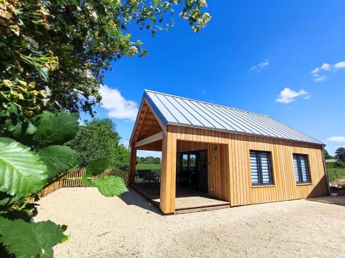 St-Aubin-des-Preaux Chalet De Esquí | Le chalet de Joyce spa et piscine