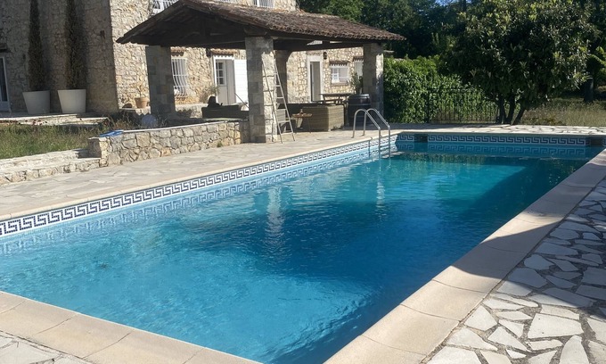 Saint-Paul-en-Foret Otro | Le Charme dun Vieux mas Provençal Dans un Parc Arboré Avec Piscine