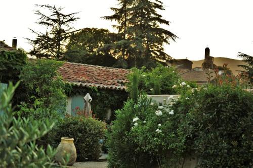 Lourmarin Cama Y Desayuno | Le Chat Sur Le Toit