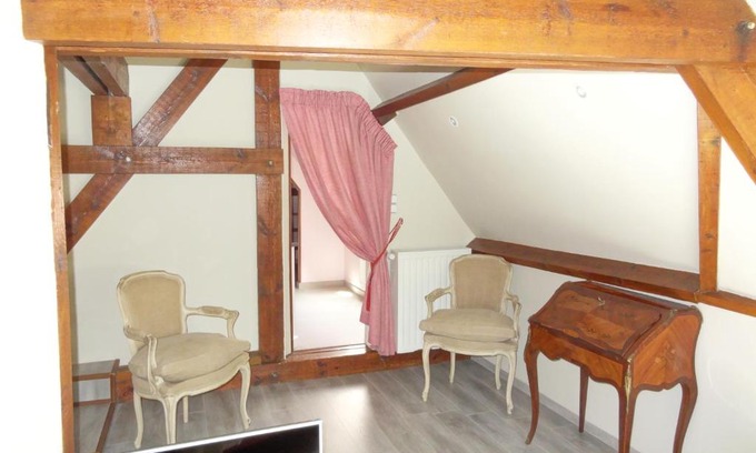 Montigny-le-Tilleul Cama Y Desayuno | Le chateau des eglantines