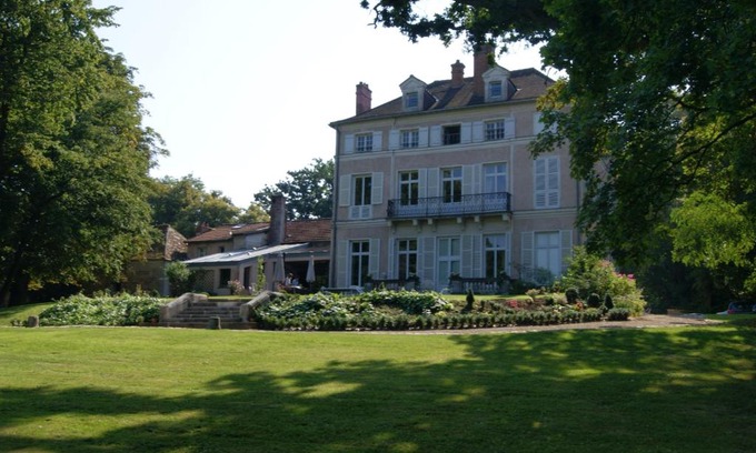 Bures-sur-Yvette Cama Y Desayuno | Le Chateau De La Vierge