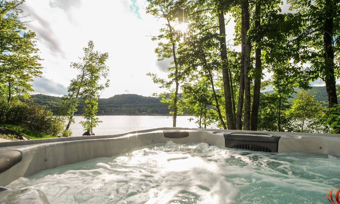 Mauricie Chalet De Esquí | Modern chalet on the banks of the magnificent St-Maurice River